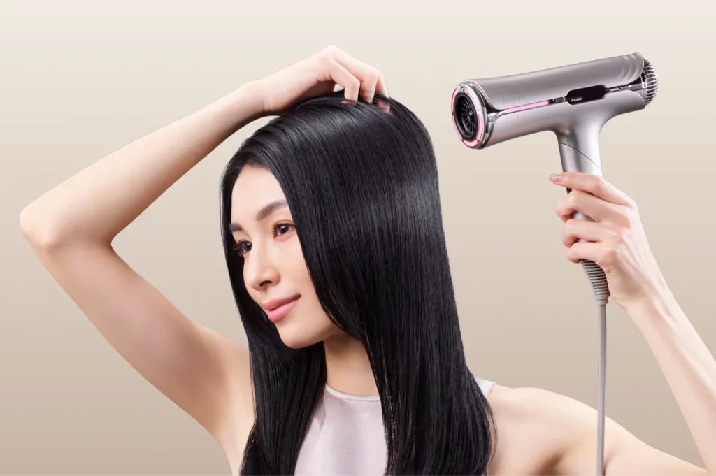 Silk Premium Dryerを使用している女性の写真
