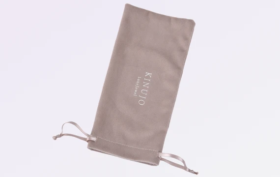KINUJO LuxeJewelコードレスアイロン【LX001】の専用ポーチ付き解説写真