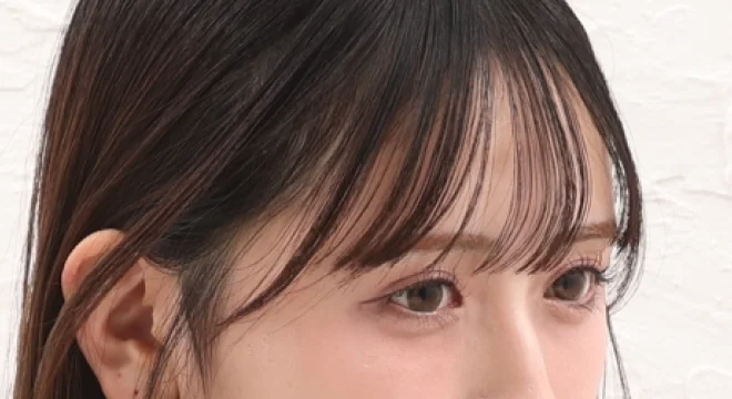 KINUJO MINI IRON -deux-（ドゥー）【KM001】で前髪の生え際のクセを整える写真