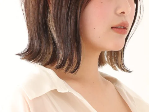 KINUJO MINI IRON -deux-（ドゥー）【KM001】で外ハネカールを整える写真
