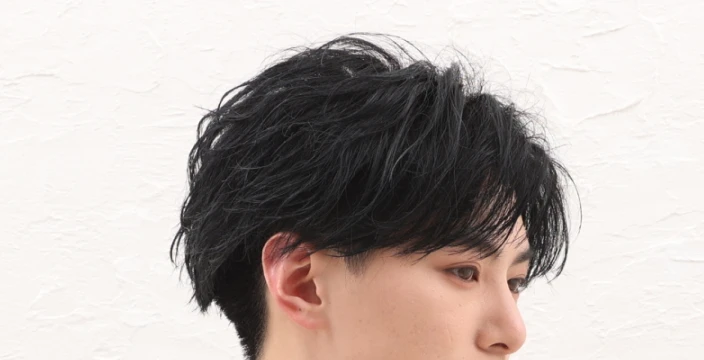 KINUJO MINI IRON -deux-（ドゥー）【KM001】でメンズヘアニュアンスセットを整える写真